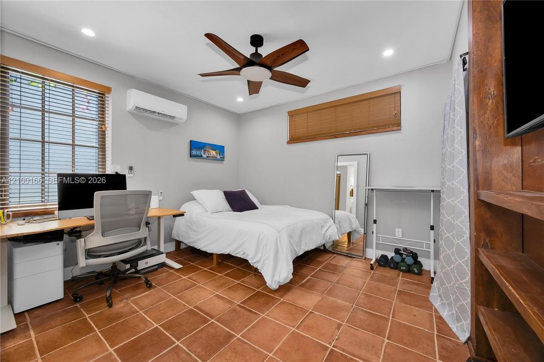 For Sale: $1,495,000 (3 beds, 3 baths, 1641 Square Feet)