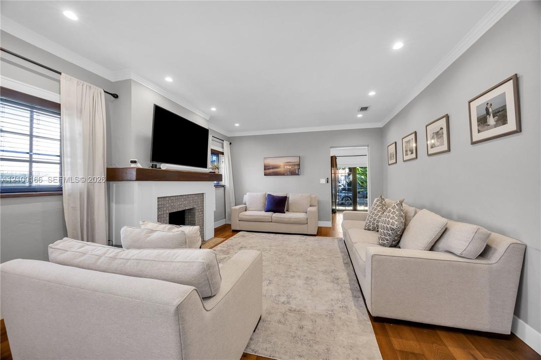 For Sale: $1,495,000 (3 beds, 3 baths, 1641 Square Feet)
