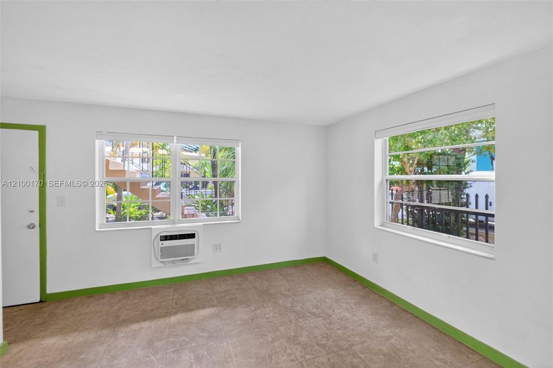 For Rent: $1,925 (1 beds, 1 baths, 420 Square Feet)