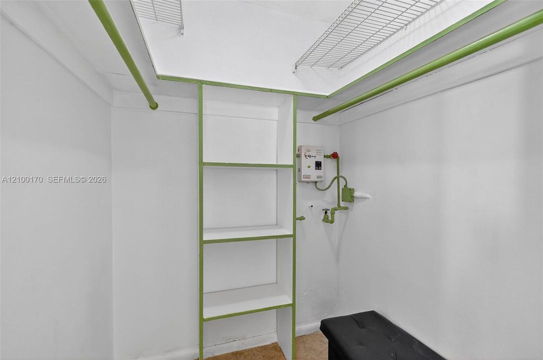 For Rent: $1,925 (1 beds, 1 baths, 420 Square Feet)