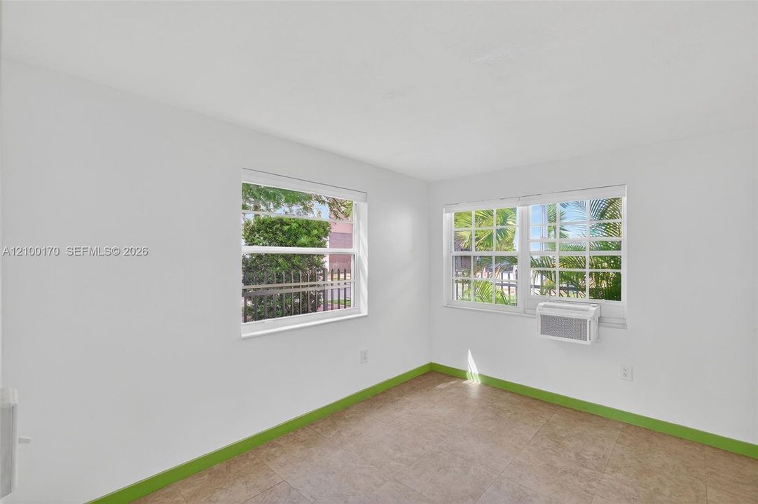For Rent: $1,925 (1 beds, 1 baths, 420 Square Feet)