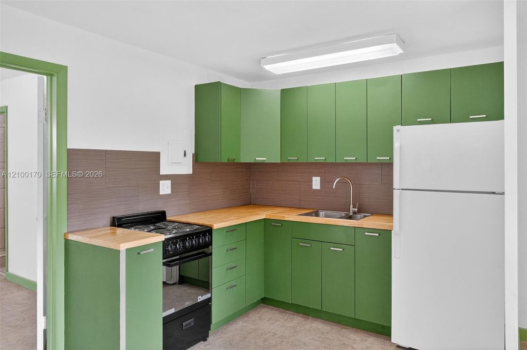 For Rent: $1,925 (1 beds, 1 baths, 420 Square Feet)
