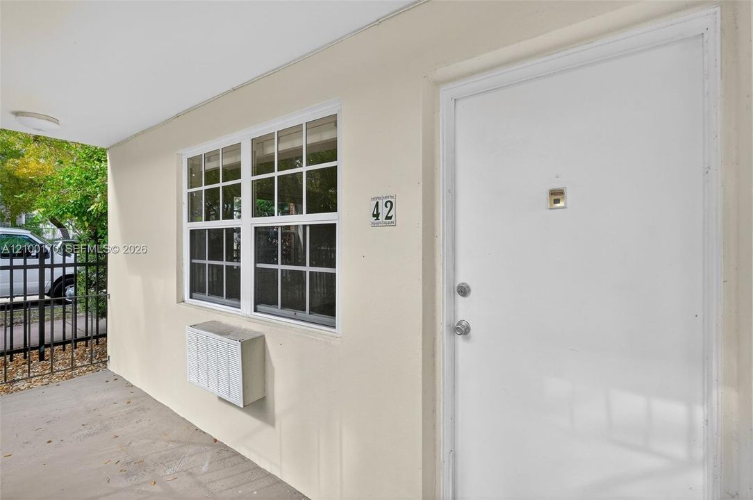 For Rent: $1,925 (1 beds, 1 baths, 420 Square Feet)