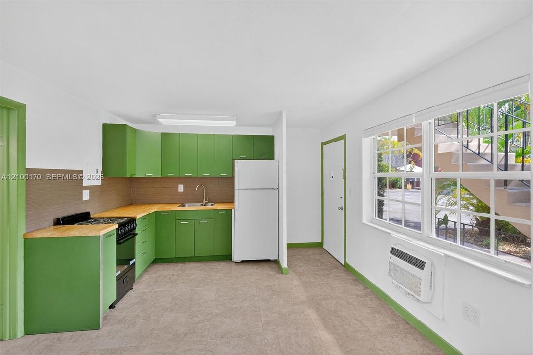 For Rent: $1,925 (1 beds, 1 baths, 420 Square Feet)