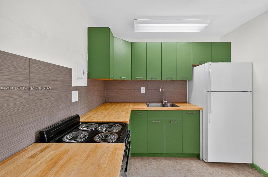 For Rent: $1,925 (1 beds, 1 baths, 420 Square Feet)