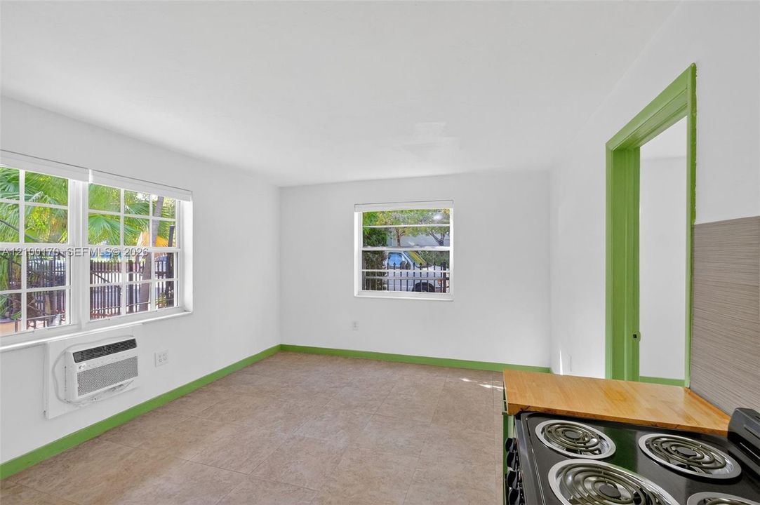 For Rent: $1,925 (1 beds, 1 baths, 420 Square Feet)