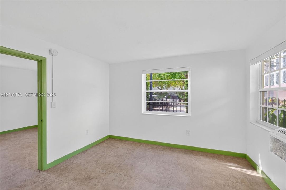 For Rent: $1,925 (1 beds, 1 baths, 420 Square Feet)