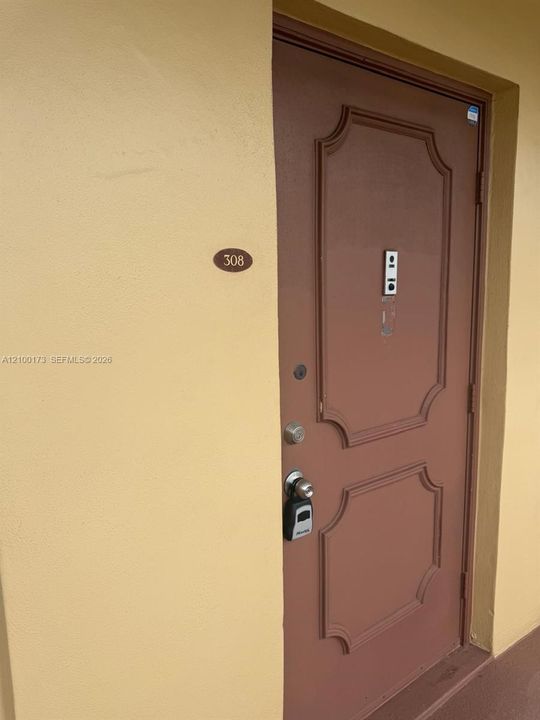 For Rent: $1,350 (1 beds, 1 baths, 660 Square Feet)