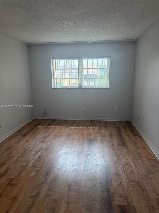 For Rent: $1,350 (1 beds, 1 baths, 660 Square Feet)