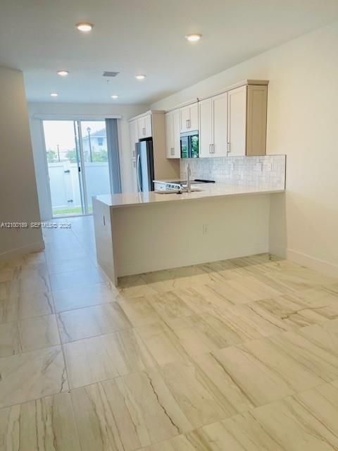 В аренду: $3,950 (4 спален, 3 ванн, 0 Квадратных фут)