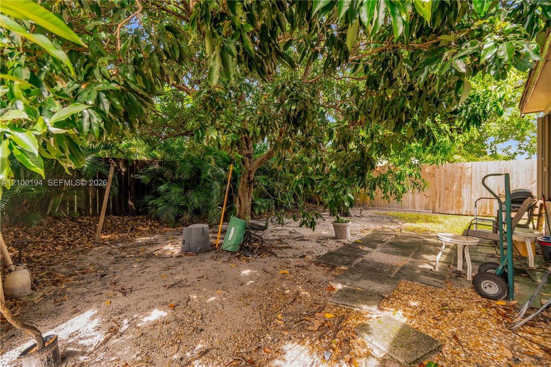 На продажу: $429,900 (3 спален, 2 ванн, 1638 Квадратных фут)
