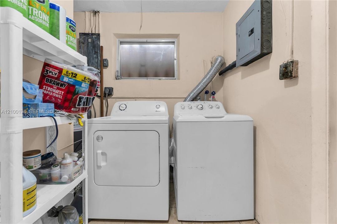 На продажу: $429,900 (3 спален, 2 ванн, 1638 Квадратных фут)