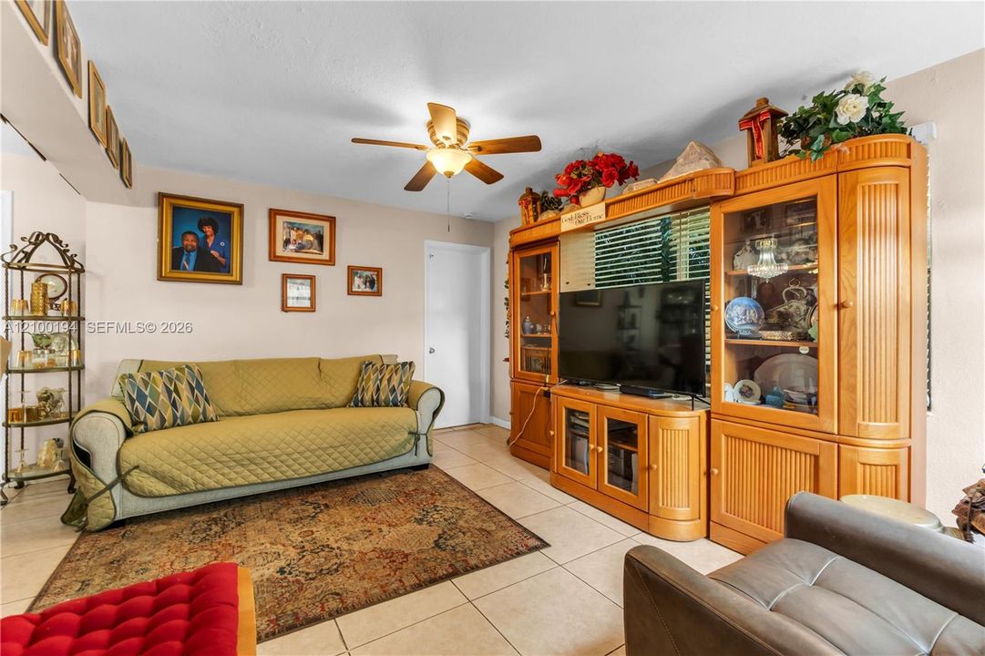 На продажу: $429,900 (3 спален, 2 ванн, 1638 Квадратных фут)