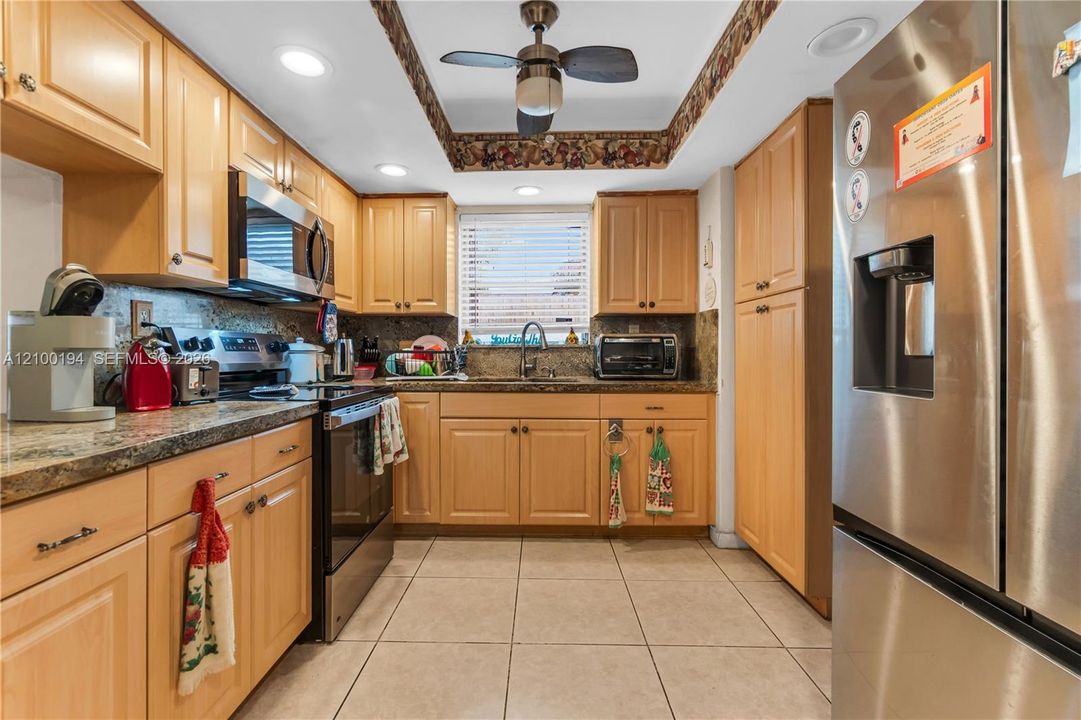 На продажу: $429,900 (3 спален, 2 ванн, 1638 Квадратных фут)