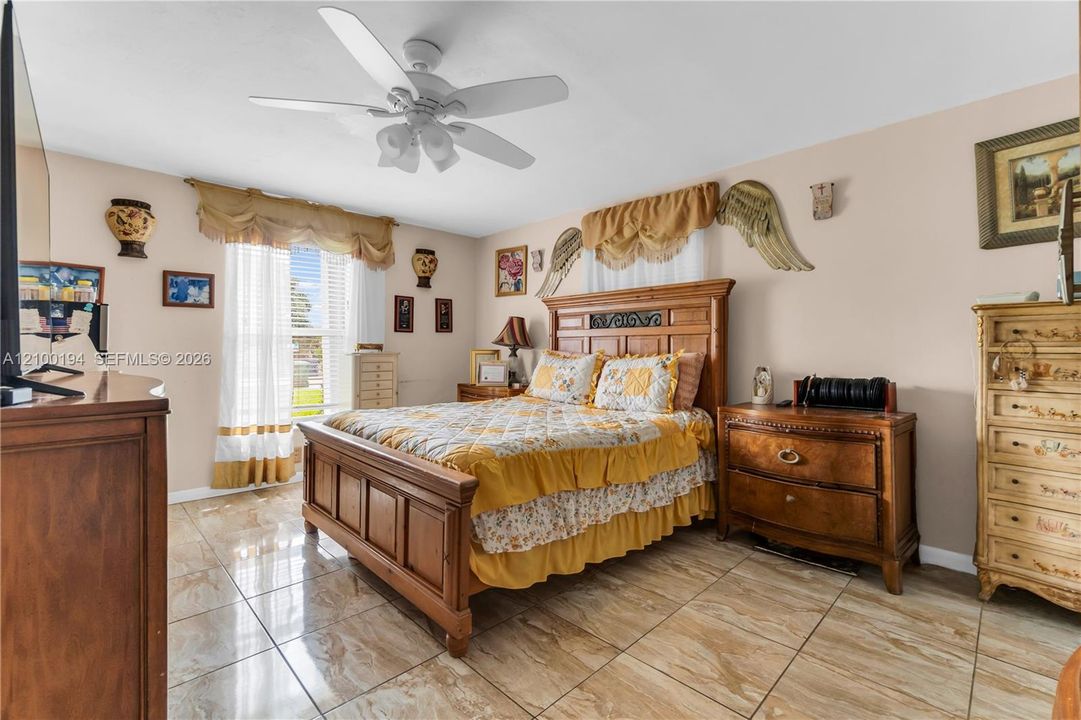 На продажу: $429,900 (3 спален, 2 ванн, 1638 Квадратных фут)