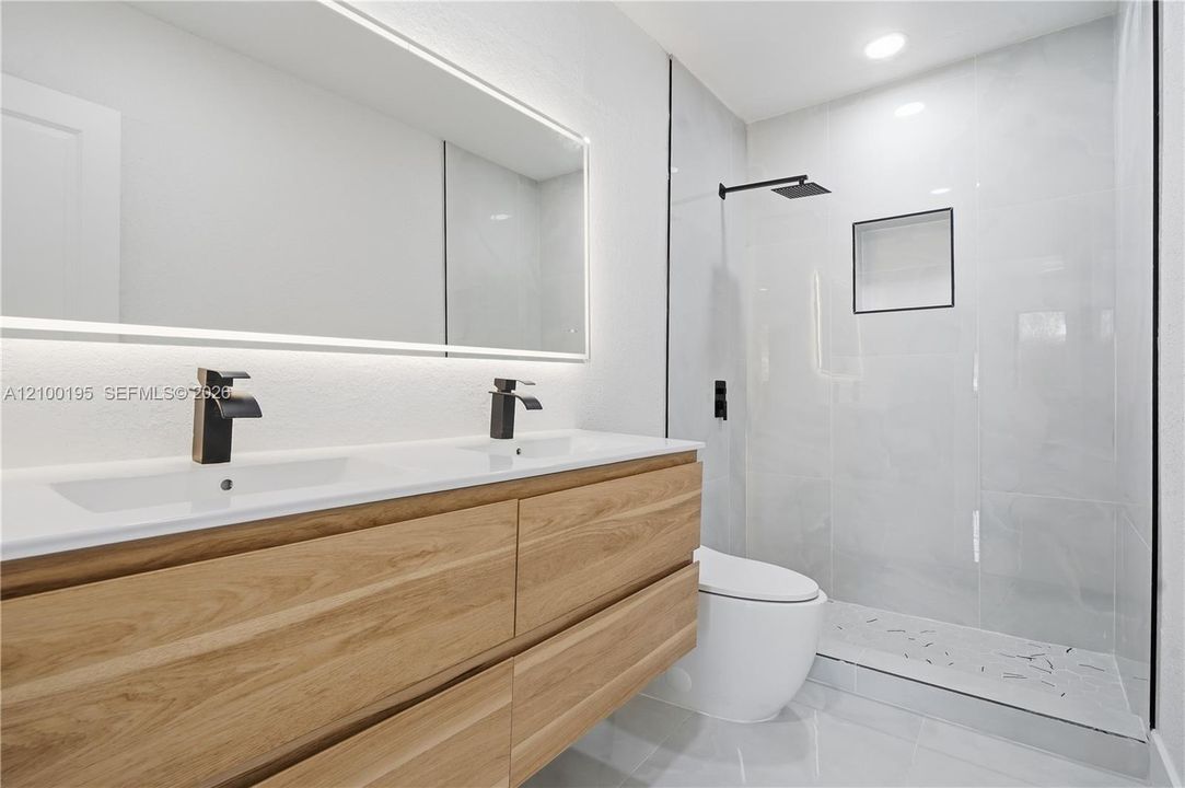 На продажу: $894,995 (5 спален, 3 ванн, 2276 Квадратных фут)