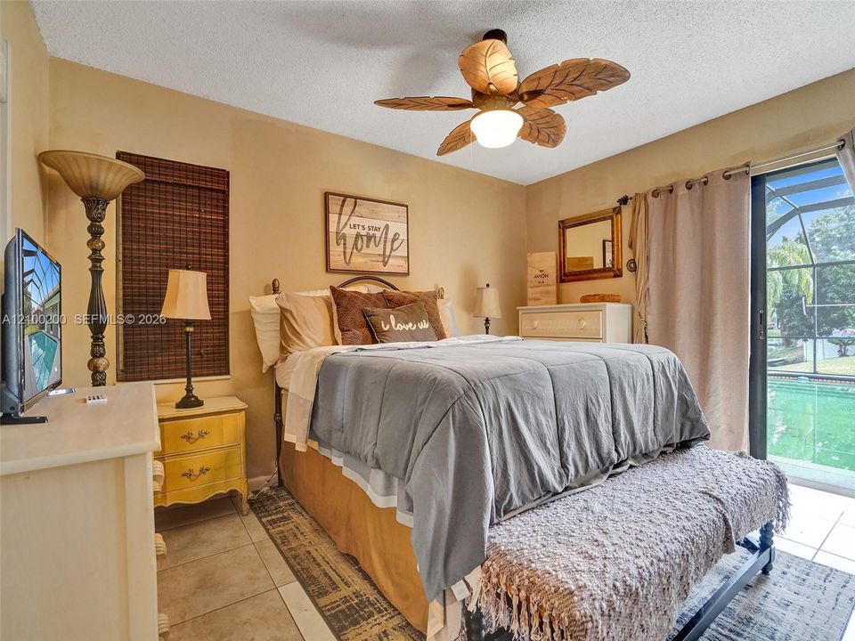 En Venta: $685,000 (3 camas, 2 baños, 2276 Pies cuadrados)