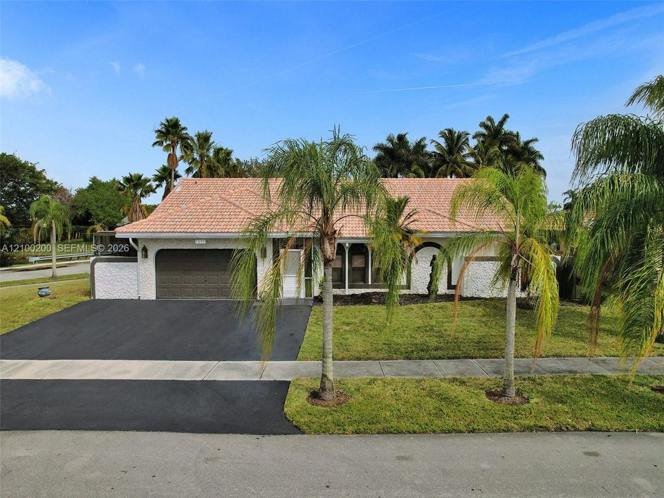 En Venta: $685,000 (3 camas, 2 baños, 2276 Pies cuadrados)