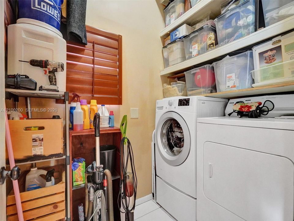 En Venta: $685,000 (3 camas, 2 baños, 2276 Pies cuadrados)