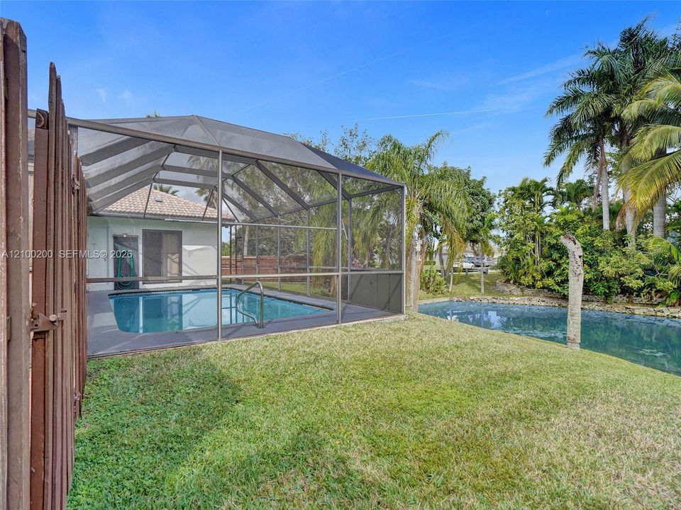 En Venta: $685,000 (3 camas, 2 baños, 2276 Pies cuadrados)