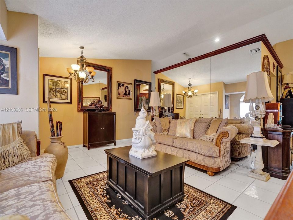 En Venta: $685,000 (3 camas, 2 baños, 2276 Pies cuadrados)