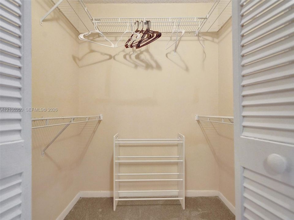En Venta: $685,000 (3 camas, 2 baños, 2276 Pies cuadrados)