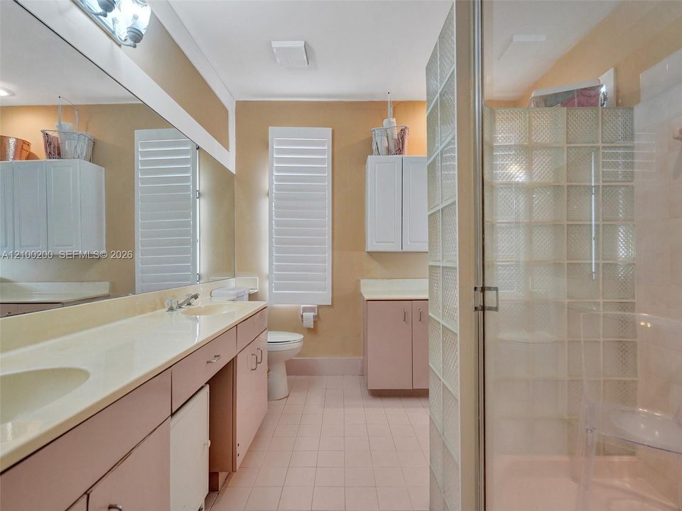 En Venta: $685,000 (3 camas, 2 baños, 2276 Pies cuadrados)