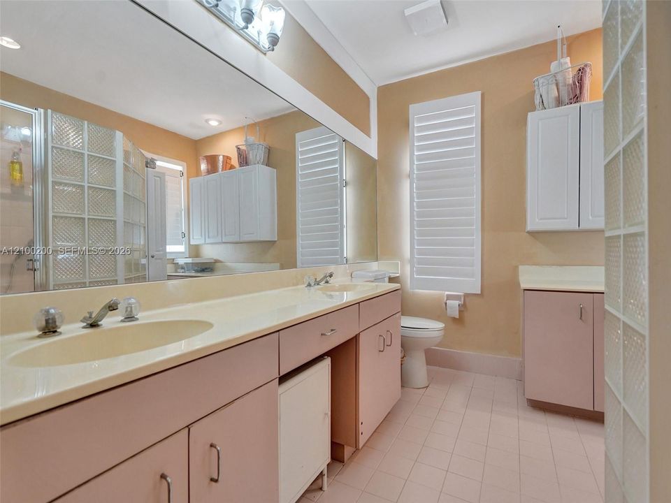 En Venta: $685,000 (3 camas, 2 baños, 2276 Pies cuadrados)