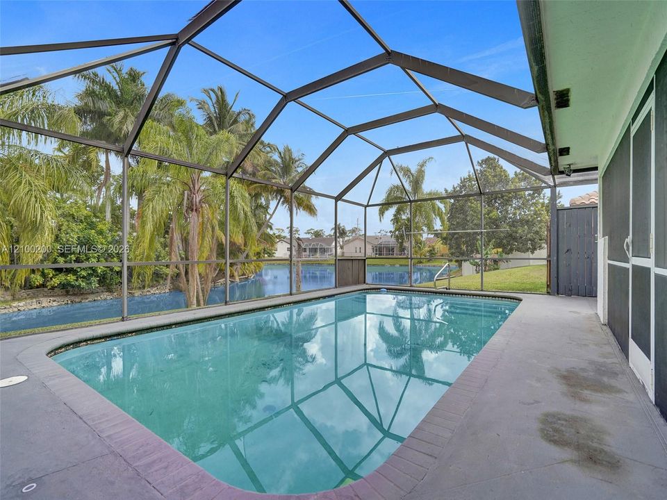 En Venta: $685,000 (3 camas, 2 baños, 2276 Pies cuadrados)