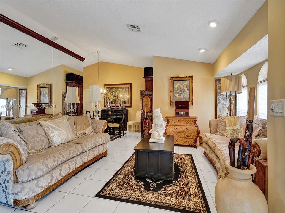 En Venta: $685,000 (3 camas, 2 baños, 2276 Pies cuadrados)