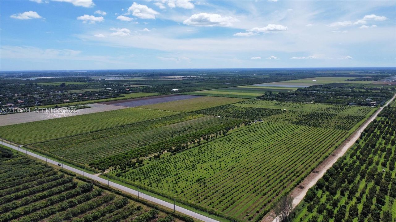 На продажу: $16,000,000 (74.00 acres)