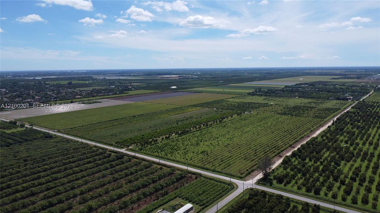 На продажу: $16,000,000 (74.00 acres)