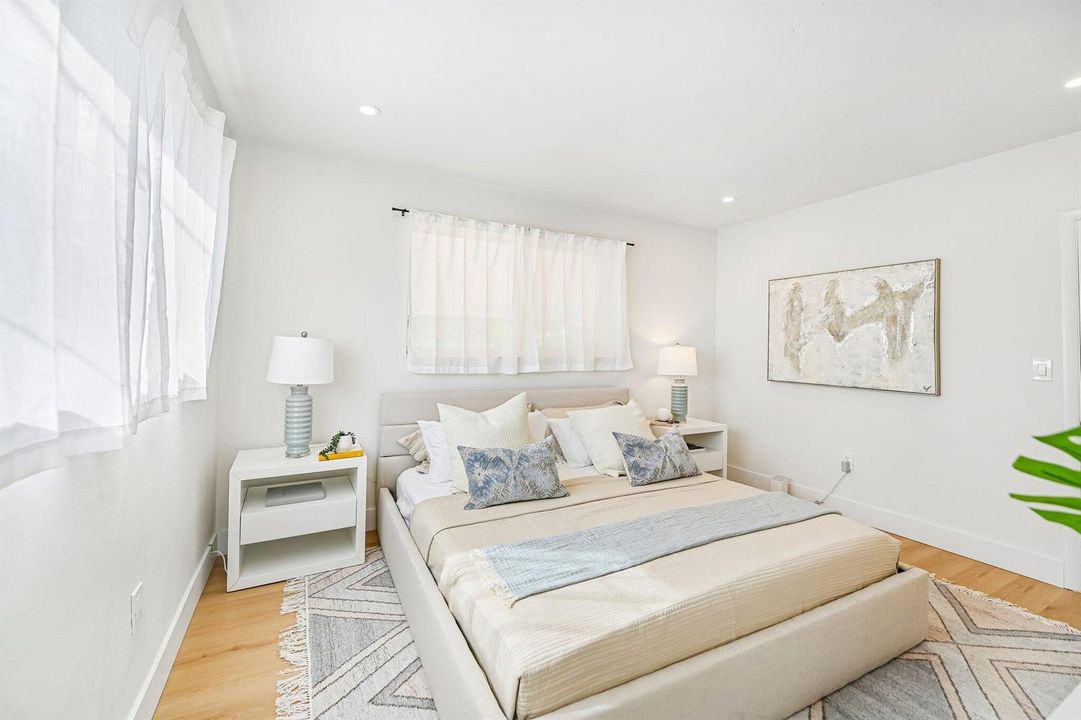 22-web-or-mls-NE 165th St-S0110-022
