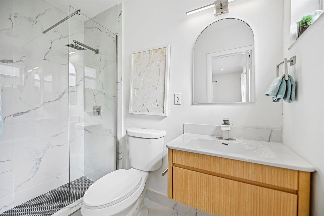24-web-or-mls-NE 165th St-S0110-024