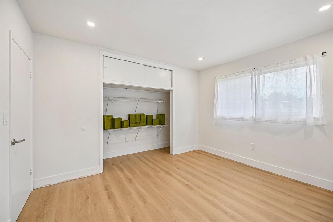 32-web-or-mls-NE 165th St-S0110-032