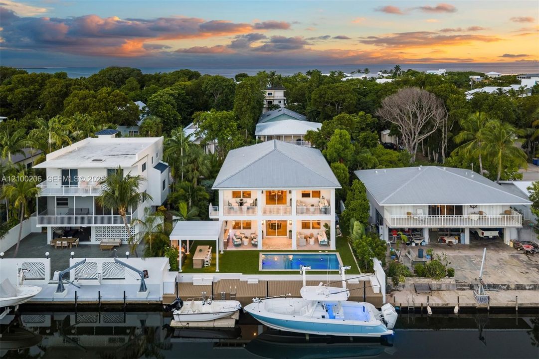 На продажу: $4,350,000 (4 спален, 3 ванн, 3120 Квадратных фут)