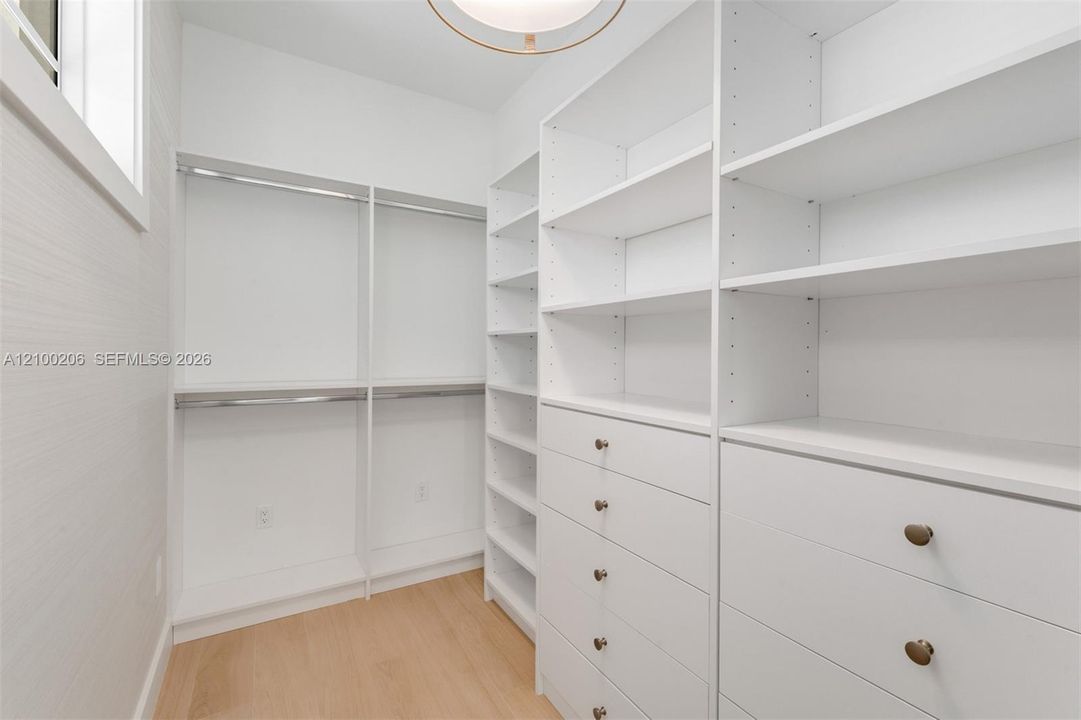 На продажу: $4,350,000 (4 спален, 3 ванн, 3120 Квадратных фут)