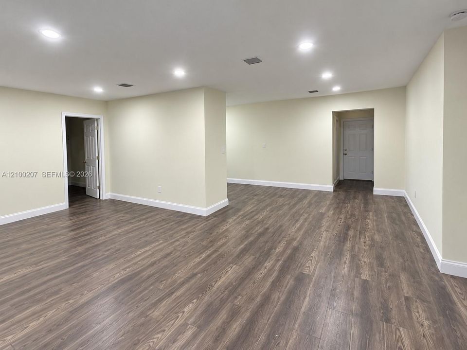 En Venta: $625,000 (5 camas, 3 baños, 1641 Pies cuadrados)