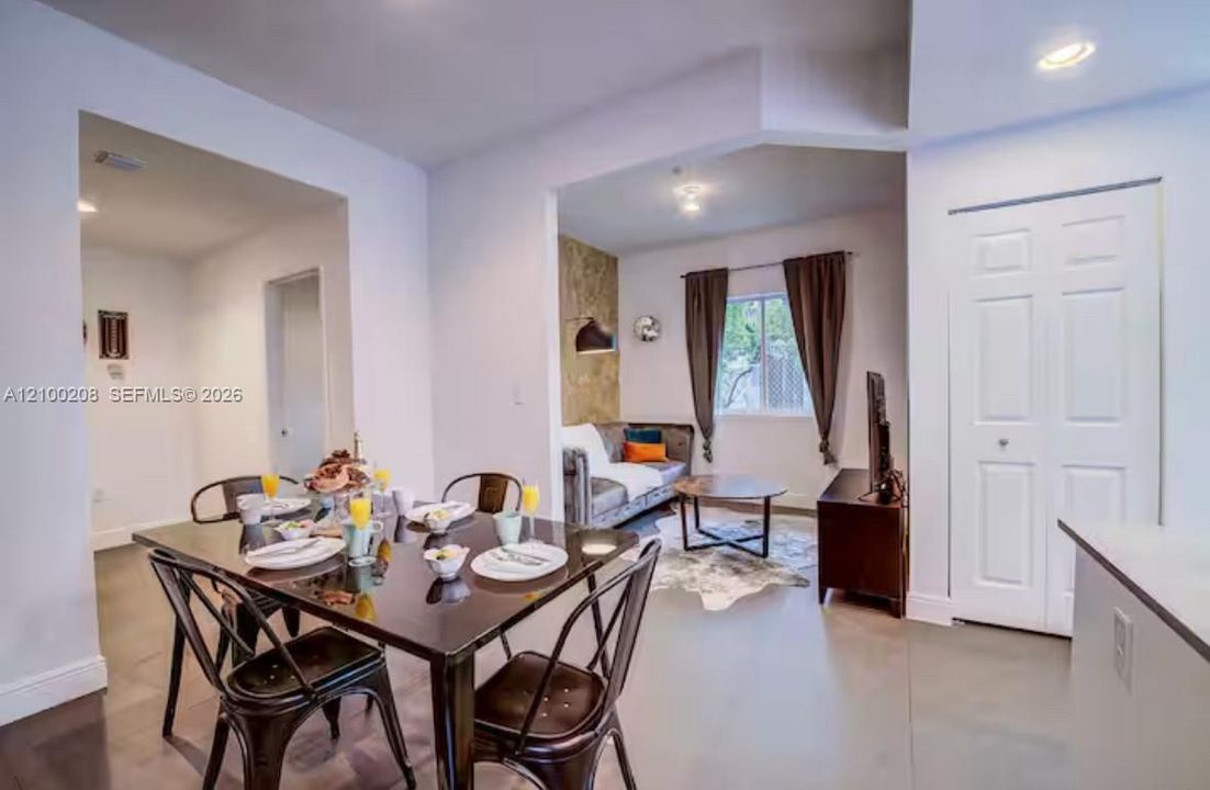 For Rent: $2,250 (2 beds, 3 baths, 1190 Square Feet)