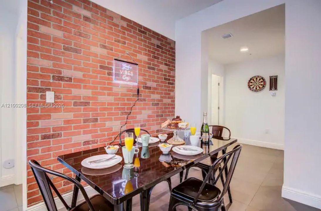 For Rent: $2,250 (2 beds, 3 baths, 1190 Square Feet)