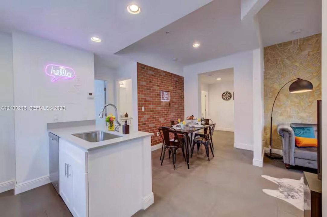 For Rent: $2,250 (2 beds, 3 baths, 1190 Square Feet)