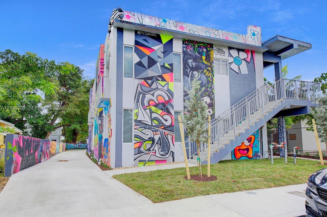 For Rent: $2,250 (2 beds, 3 baths, 1190 Square Feet)