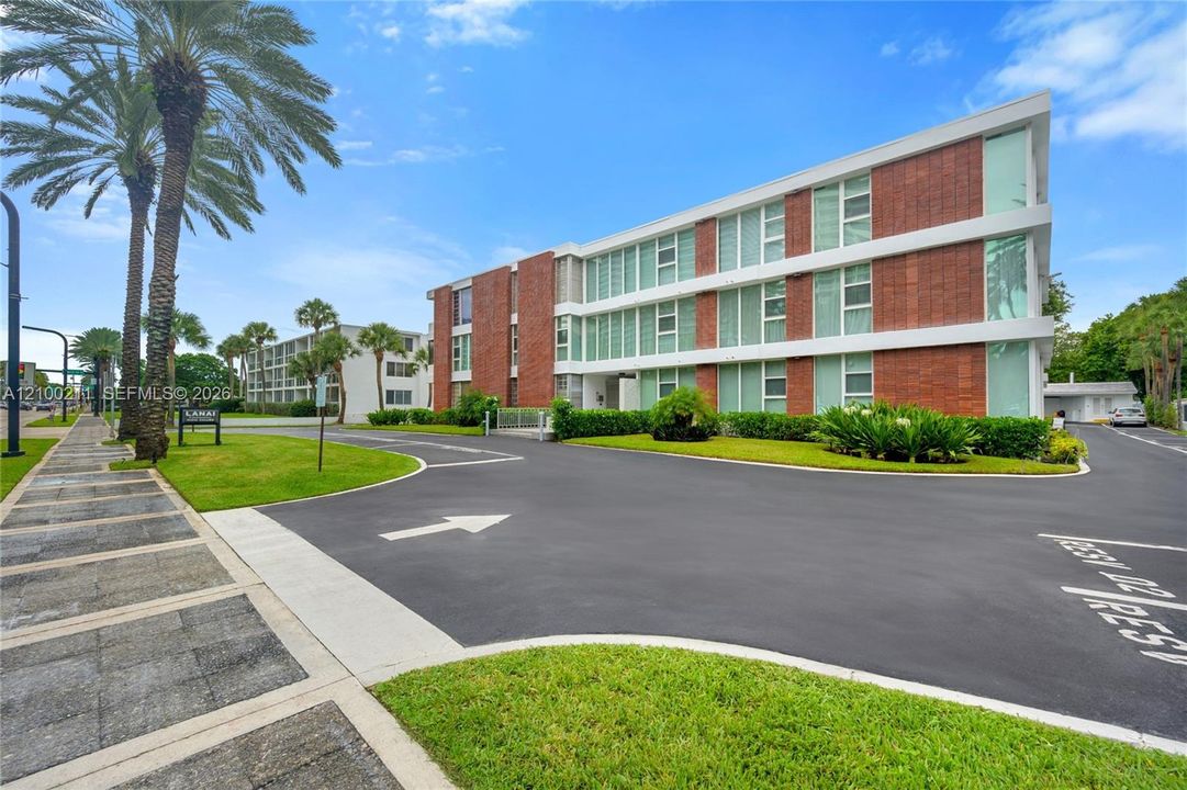 For Rent: $2,800 (1 beds, 1 baths, 986 Square Feet)