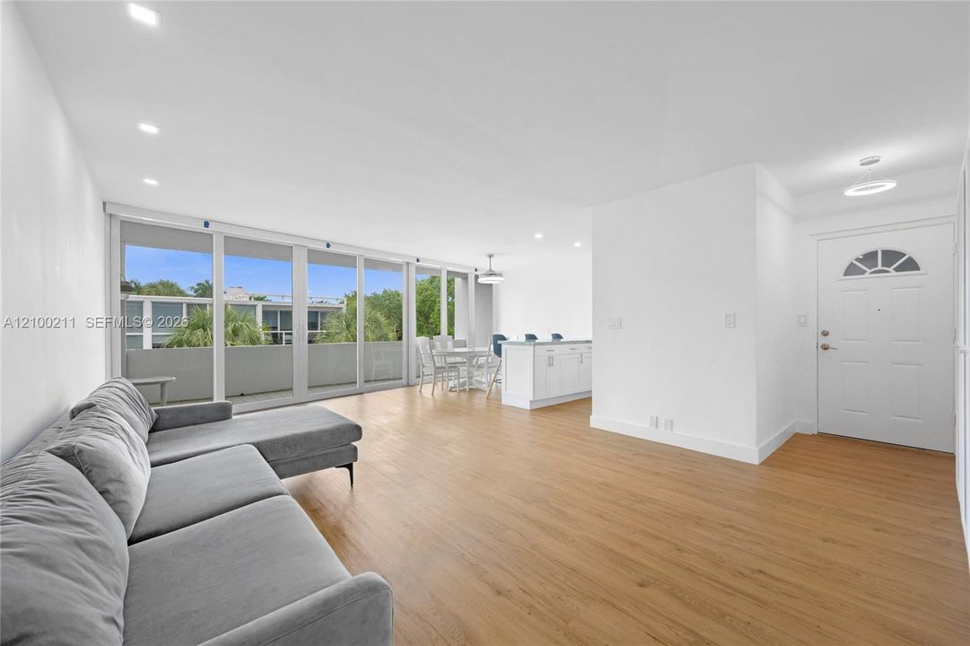 For Rent: $2,800 (1 beds, 1 baths, 986 Square Feet)