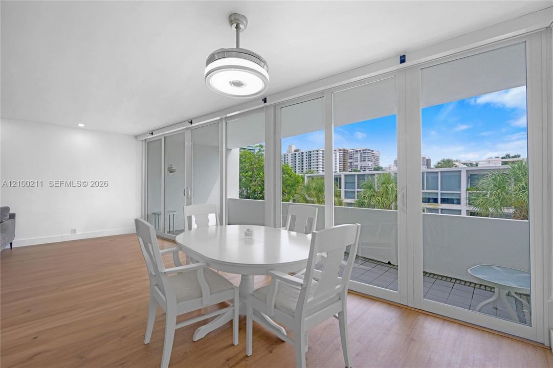 For Rent: $2,800 (1 beds, 1 baths, 986 Square Feet)