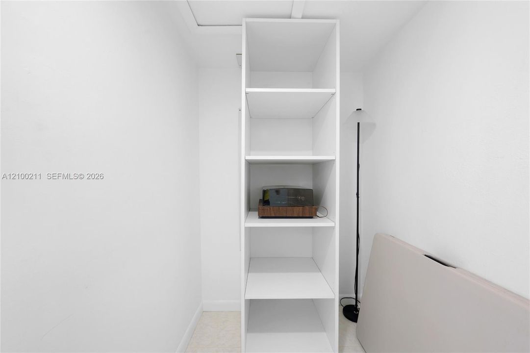 For Rent: $2,800 (1 beds, 1 baths, 986 Square Feet)