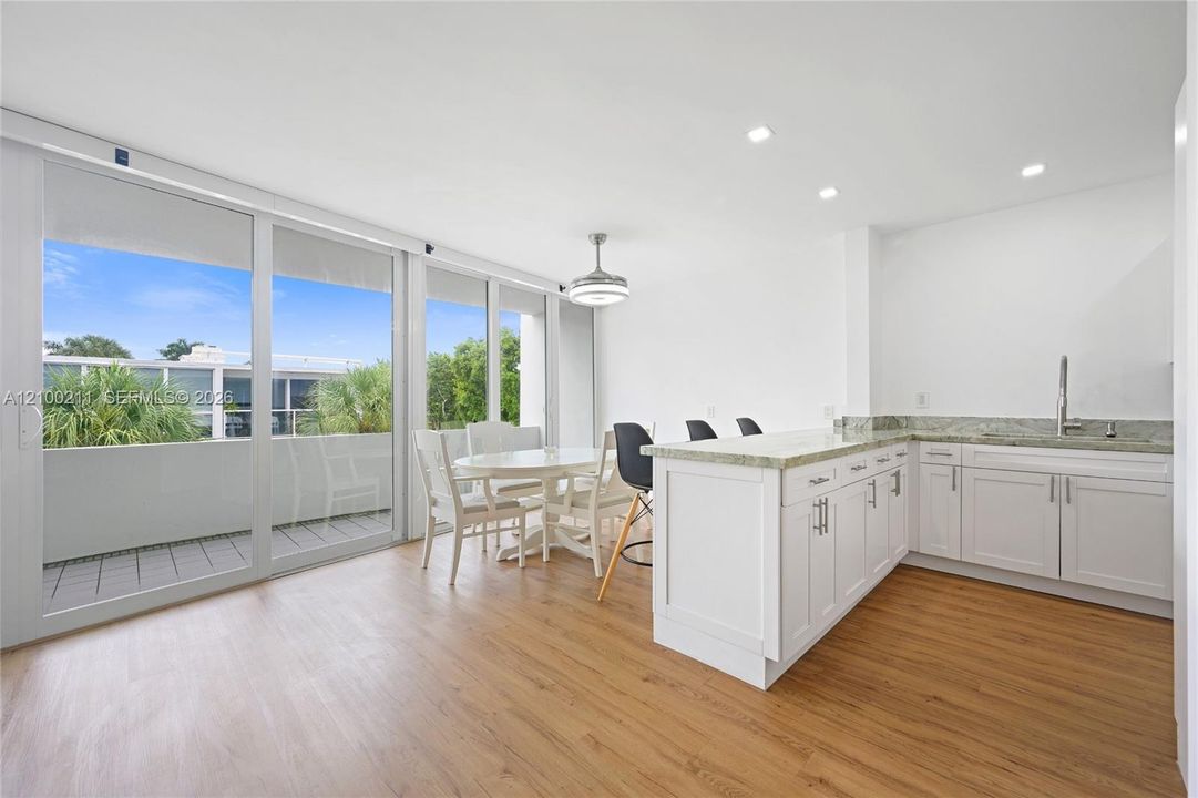 For Rent: $2,800 (1 beds, 1 baths, 986 Square Feet)