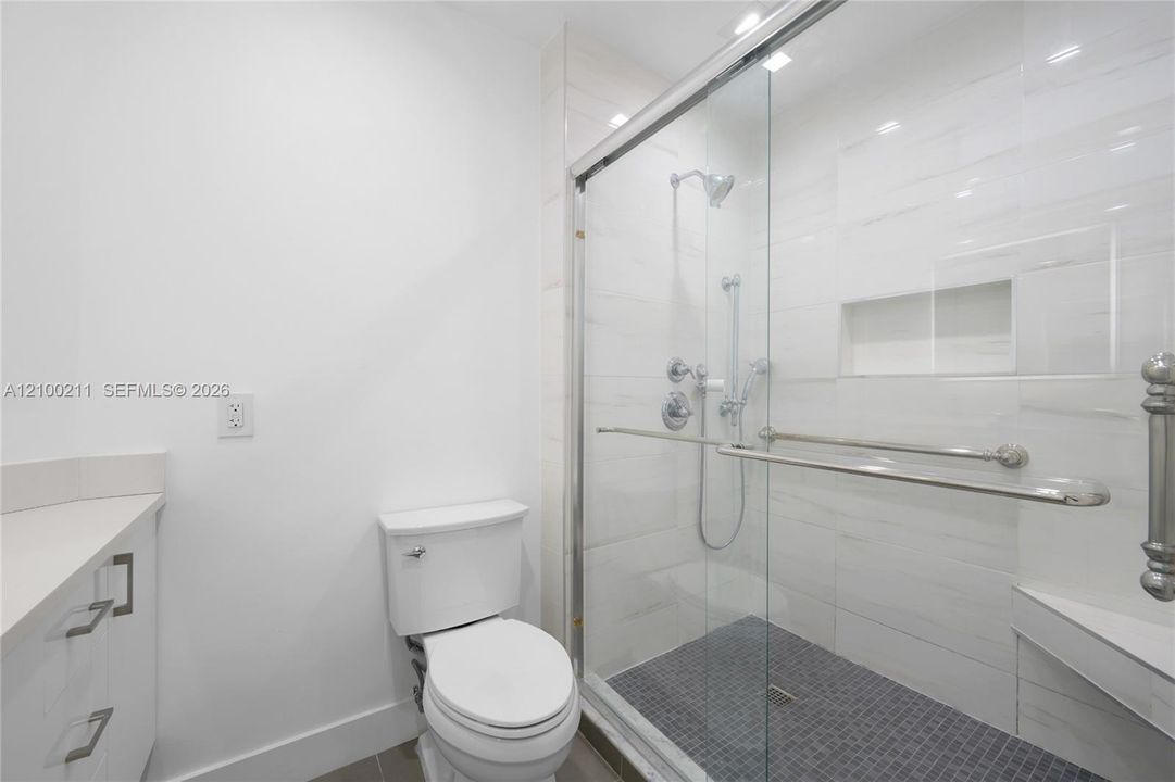 For Rent: $2,800 (1 beds, 1 baths, 986 Square Feet)