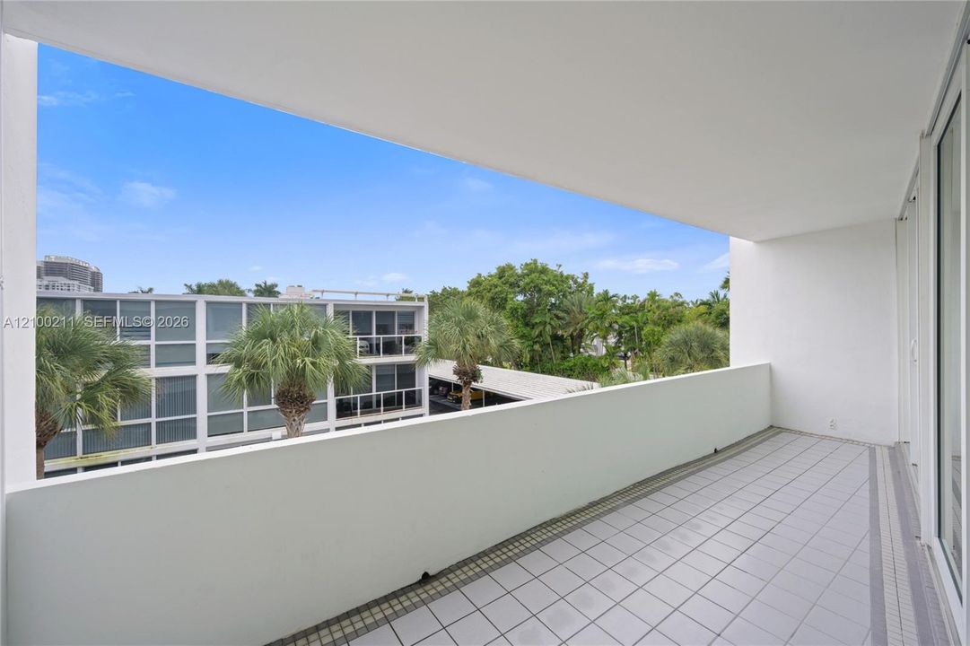 For Rent: $2,800 (1 beds, 1 baths, 986 Square Feet)