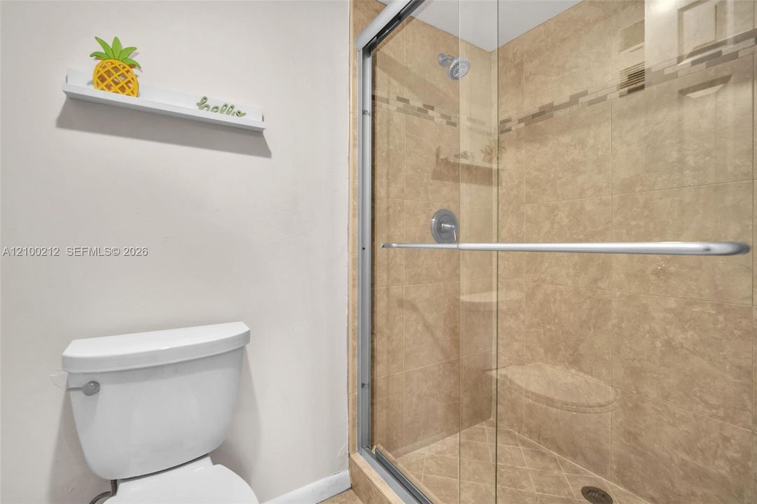 待售: $264,900 (2 贝兹, 2 浴室, 1385 平方英尺)
